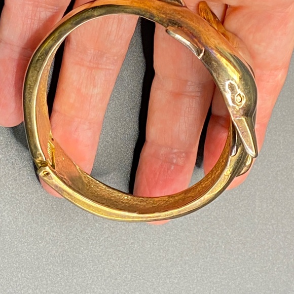 Vintage Chunky Gold Tone Brassy Dolphin Hinged Clamper Bracelet - Picture 4 of 5